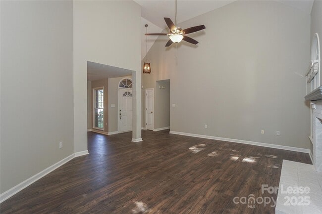 Building Photo - 840 Emerson Dr
