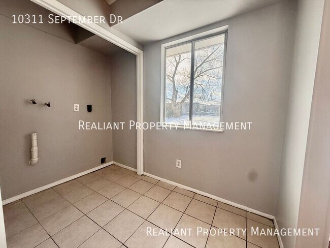 Building Photo - 10311 September Dr