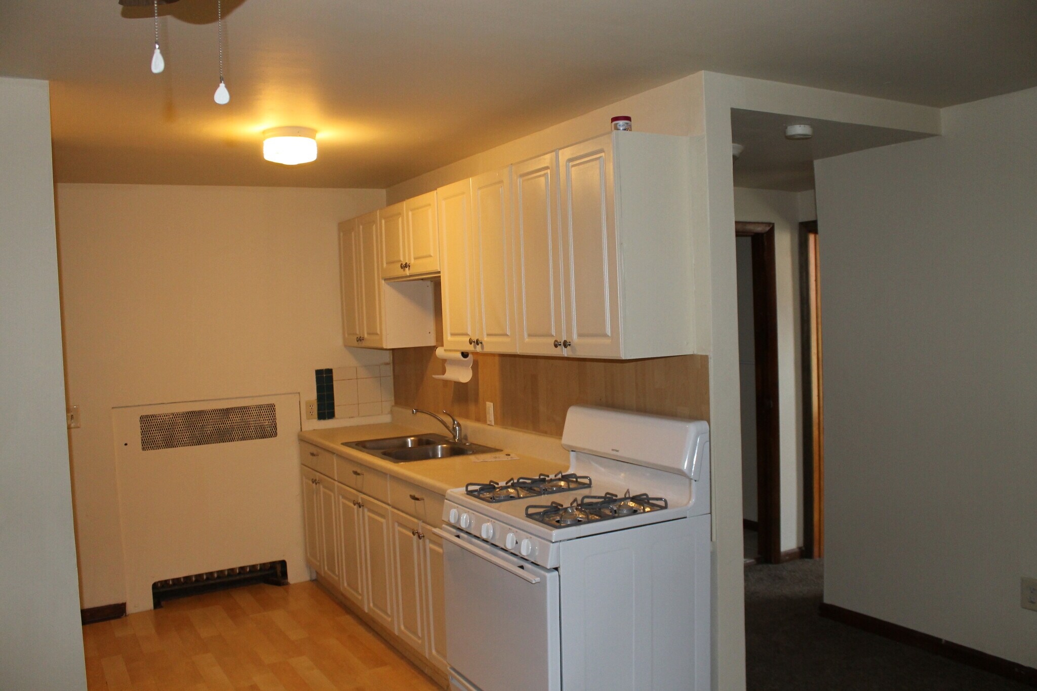 Building Photo - 457 W 8th St
