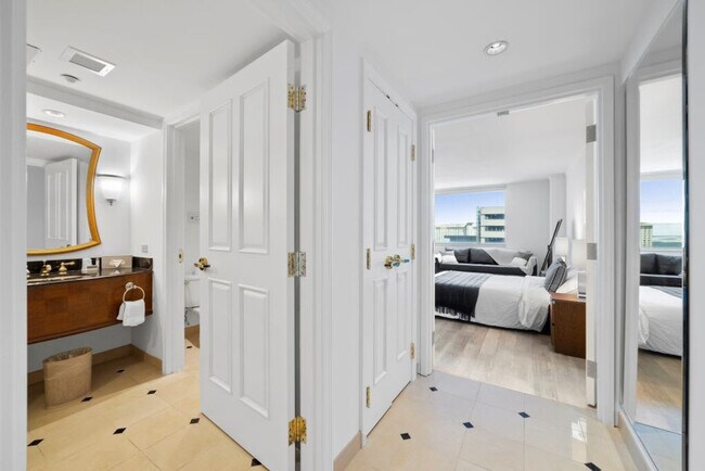 Building Photo - 848 Pacific Ave