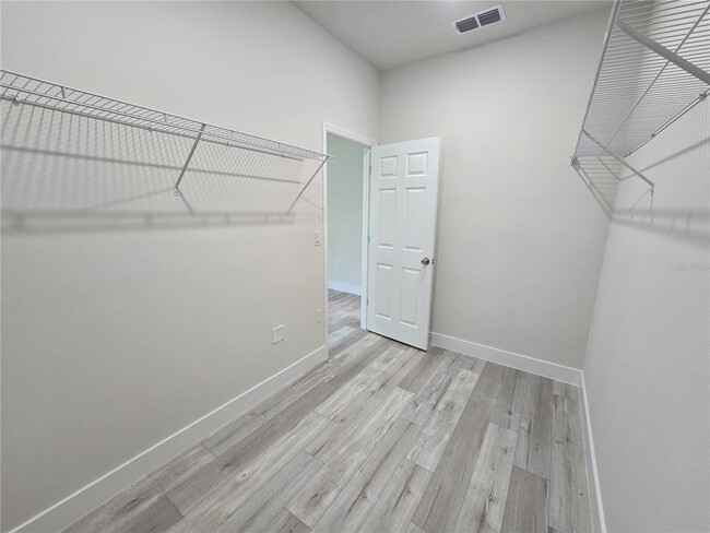 Building Photo - 1564 W Cary Dr