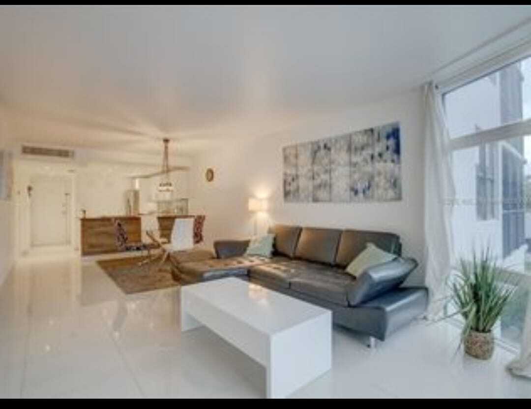 Building Photo - 3375 N Country Club Dr