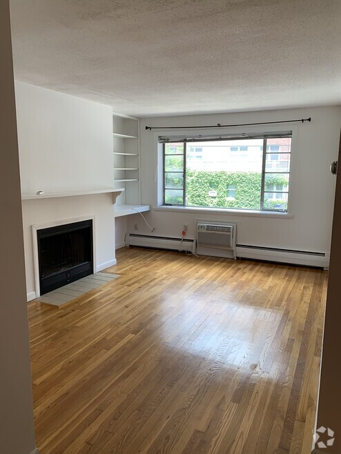Building Photo - 50 Evergreen St