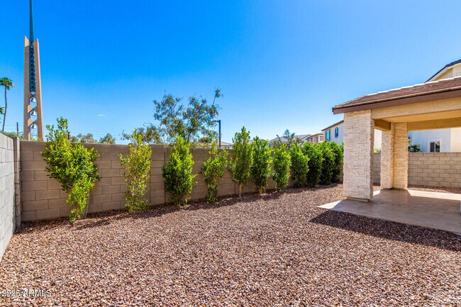 Building Photo - 1531 W Sierra Vista Dr