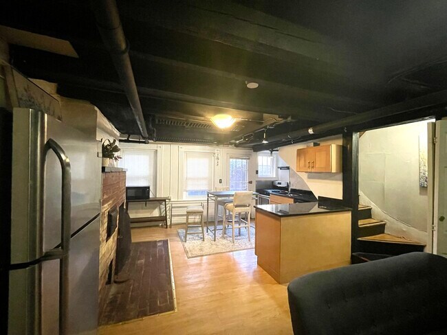 Building Photo - 4 Champney Pl