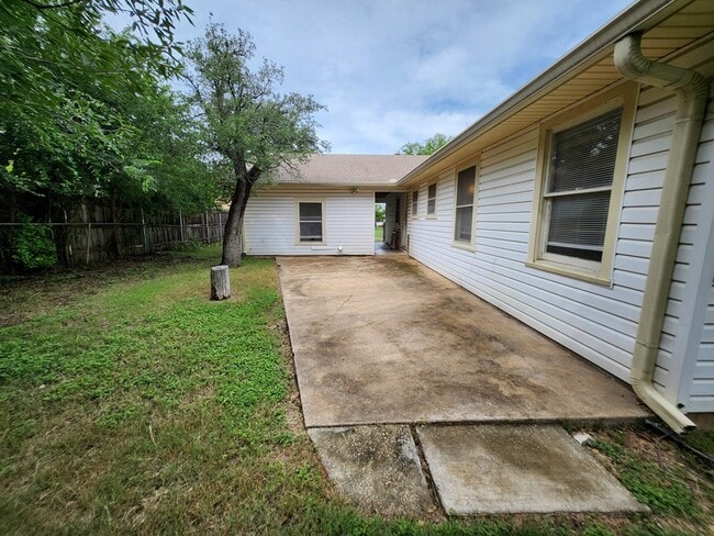 Building Photo - 913 Prescott St