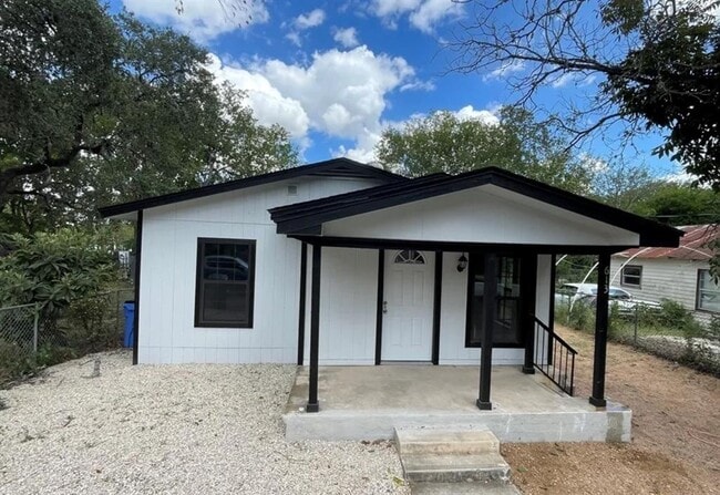 Building Photo - 613 S Saunders St