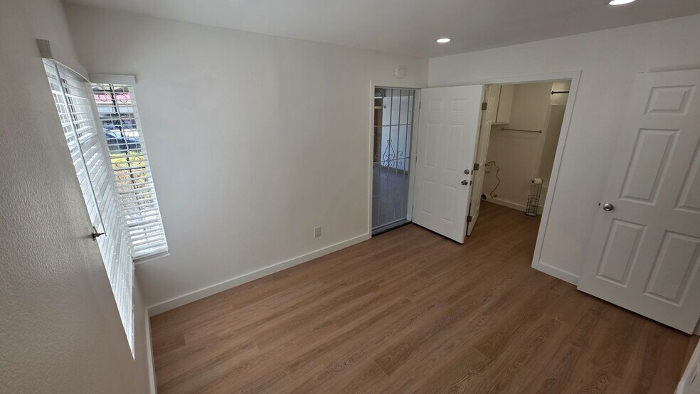 Building Photo - 210 S Paulsen