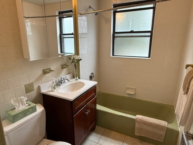 Building Photo - 63 Park St