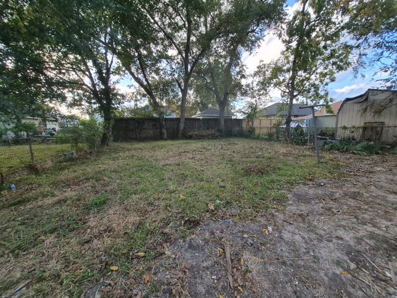 Building Photo - 2209 Gano St