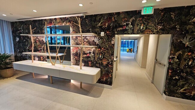 Building Photo - 700 NE 24th St