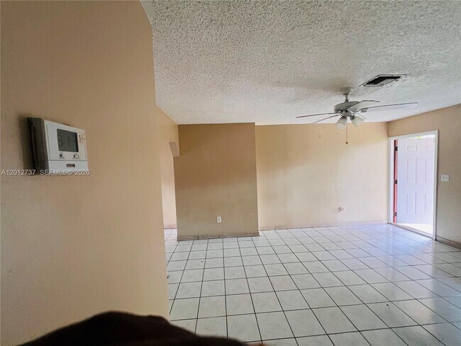 Building Photo - 6143 SW 33rd St