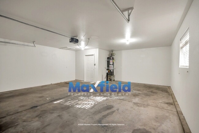 Building Photo - Pet Friendly Main Floor 3BD 2BA 2GA Unit Near Costco and High School