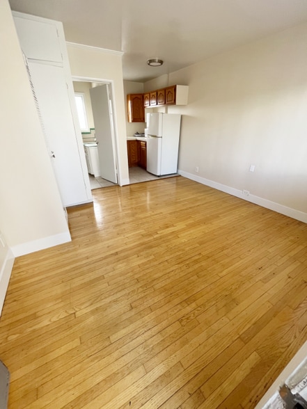 Building Photo - 250 Cliff Dr