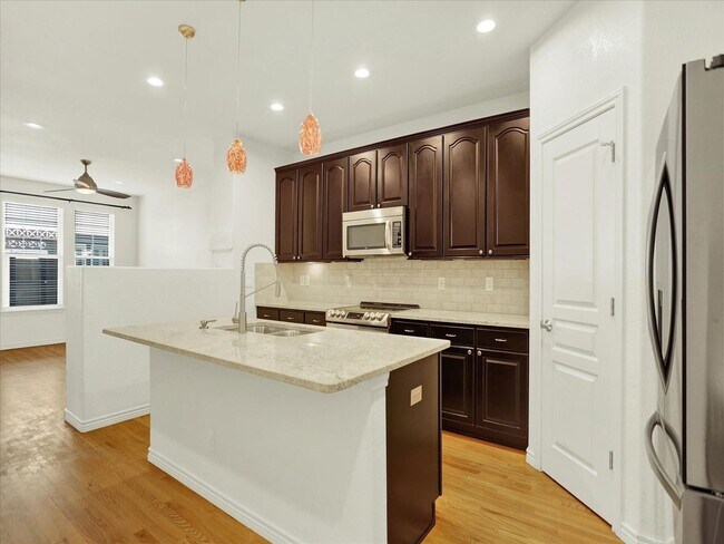 Building Photo - Spacious 3BR Townhome in Littleton