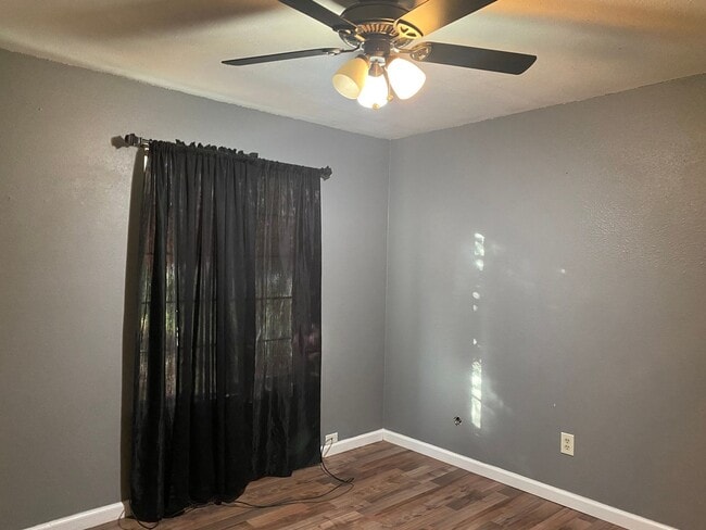 Building Photo - Cute home for rent in Visalia!