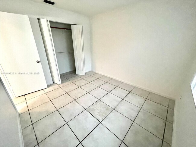 Building Photo - 10992 Royal Palm Blvd