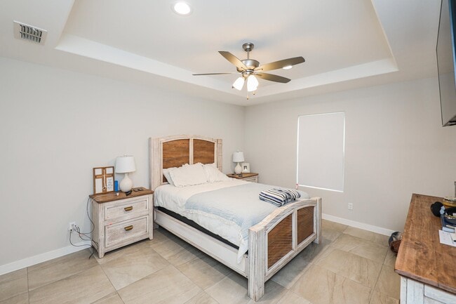 Building Photo - 1025 La Muralla St