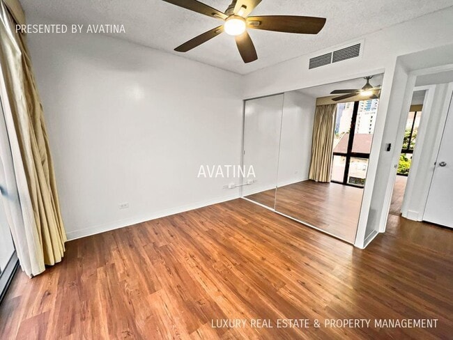 Building Photo - 222 S Vineyard St
