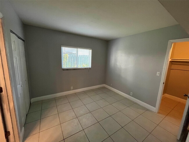 Building Photo - 1311 NE 18th St