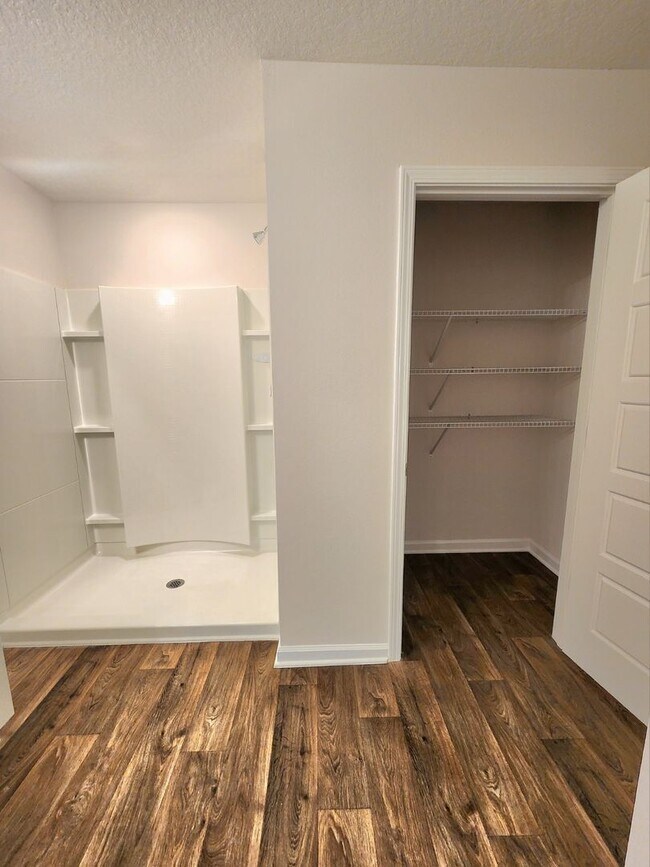 Building Photo - Perfectly Located, Pet Friendly, 4/2 Home ...