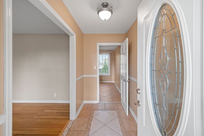 Building Photo - Move-In Special Available! Charming 3-Bedr...