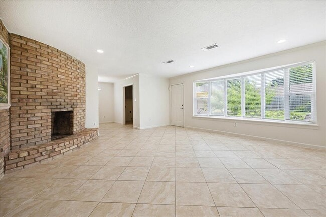 Building Photo - 10623 Hillcroft St