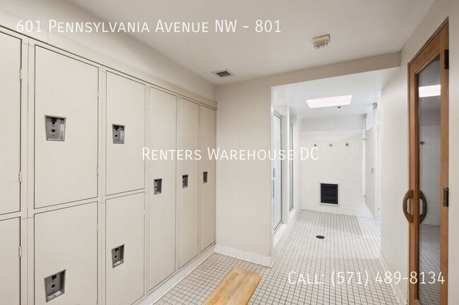 Building Photo - Stylish 8th-Floor Furnished Studio in Penn...