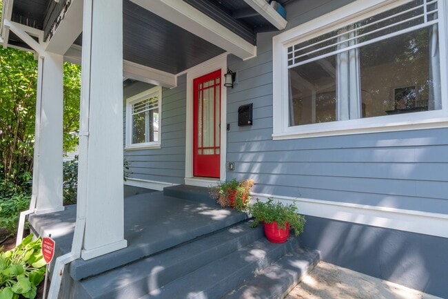 Building Photo - 6406 SE 44th Ave