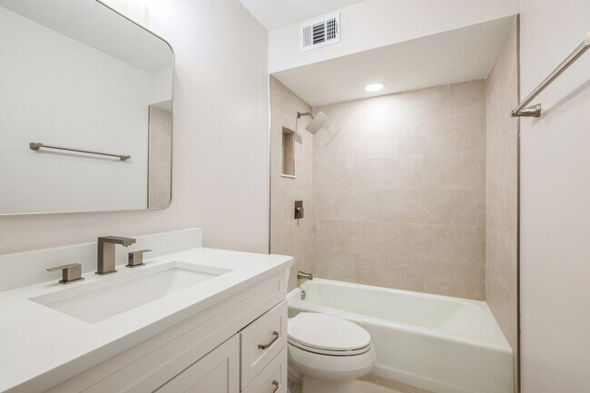Building Photo - 563 Shorely Dr