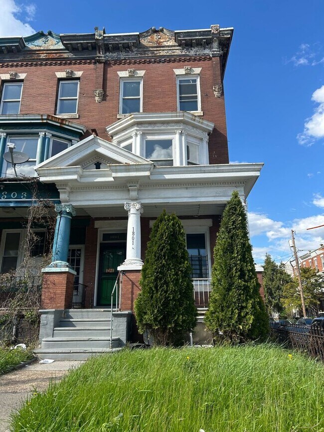 Building Photo - 1801 W Erie Ave