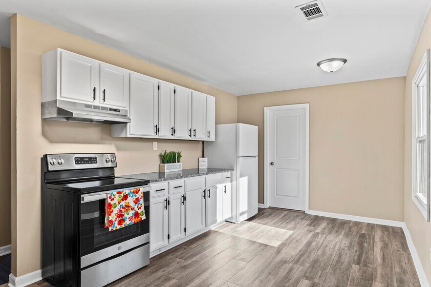 Building Photo - 3465 Alamosa Dr