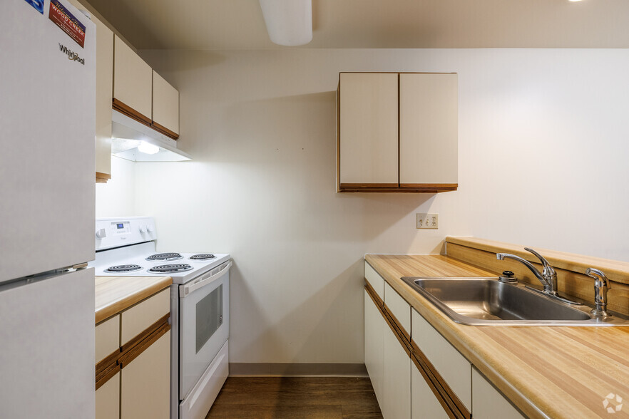 2BR,1BA - Wood Creek Apartments