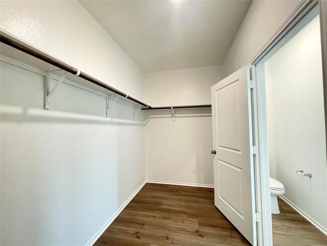 Building Photo - 10501 Steinbeck Dr