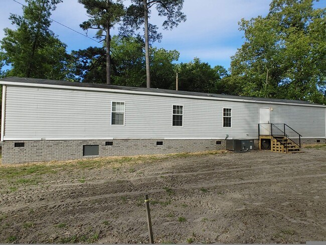 Building Photo - 2295 Plantation Rd