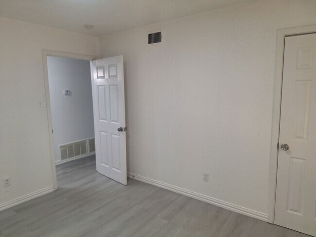 Building Photo - 5912 Maceo Ln