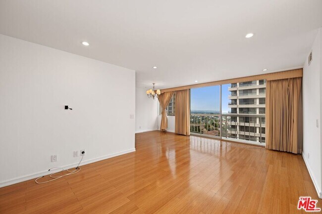 Building Photo - 10751 Wilshire Blvd