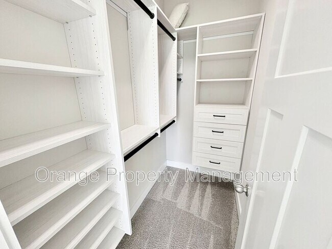 Building Photo - 211 Crooked Cedar Way