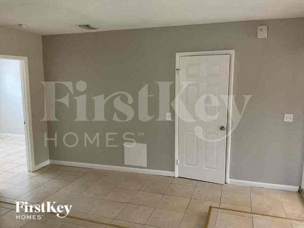 Building Photo - 8313 Oleander Ln