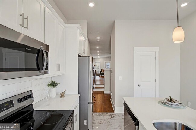 Building Photo - 2030 Main St NW