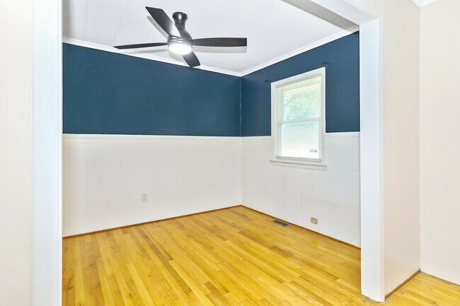 Building Photo - 1510 Crescent Dr