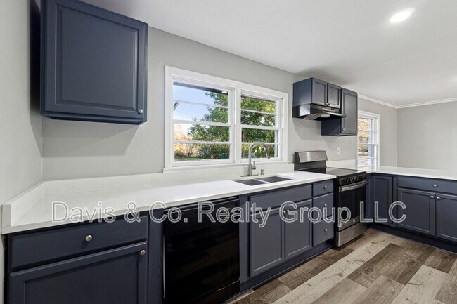 Building Photo - 2385 Tilson Rd