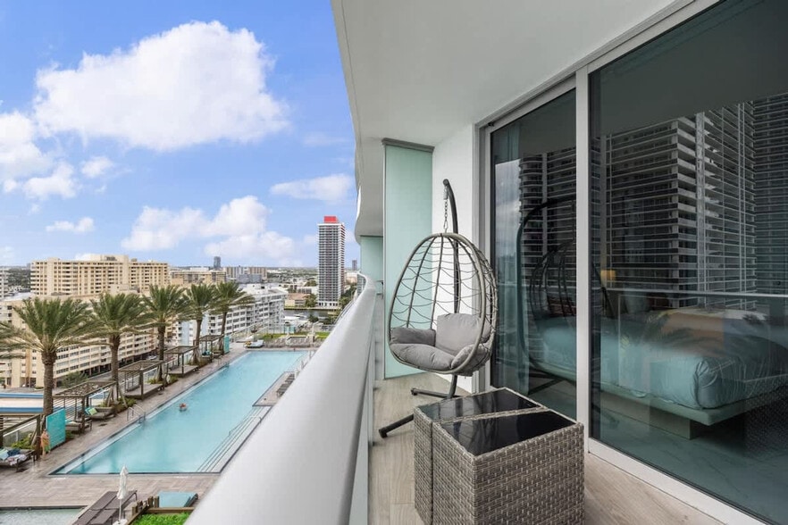 Building Photo - 4011 S Ocean Dr