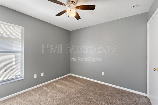 Building Photo - 1010 Summer Breeze Dr