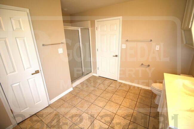 Building Photo - Beautiful 3-bed, 2-bath home now available...