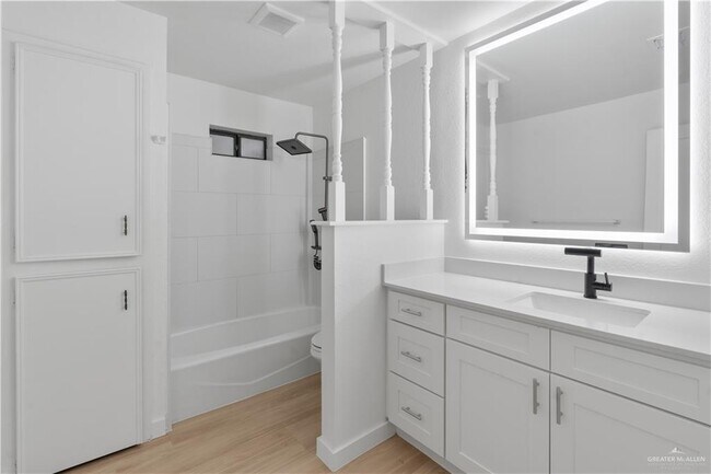 Building Photo - 14 N 17th St