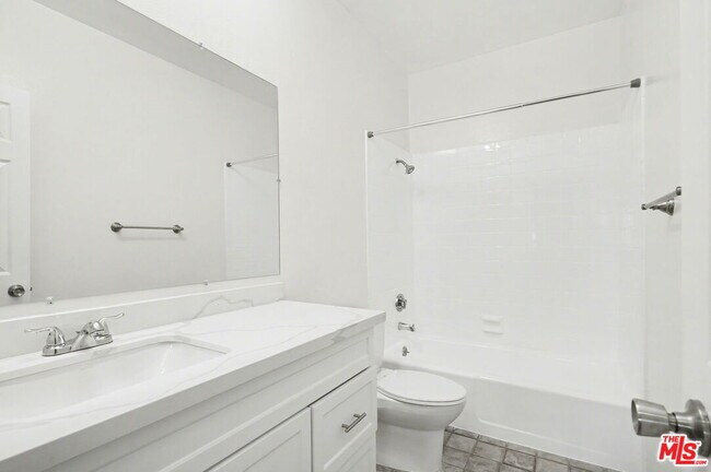 Building Photo - 521 Montana Ave