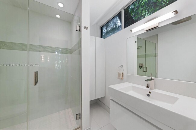 Building Photo - 3861 Kumquat Ave