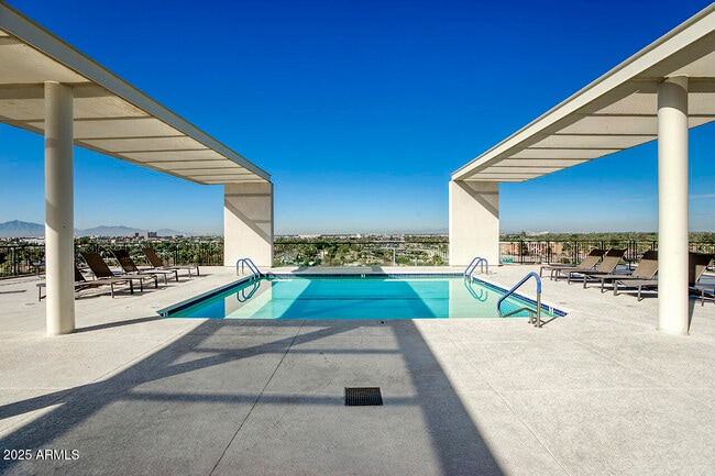 Building Photo - 208 W Portland St