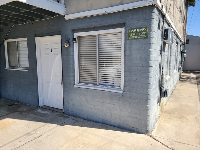 Building Photo - 3447 4th St